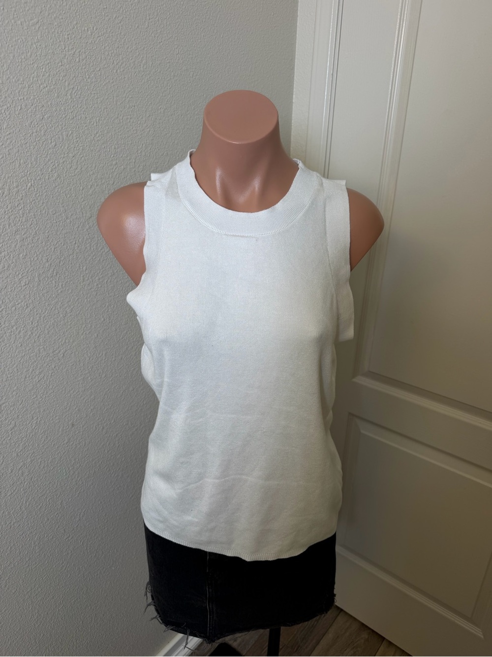 Cable & Gauge White Ribbed Crewneck Tank